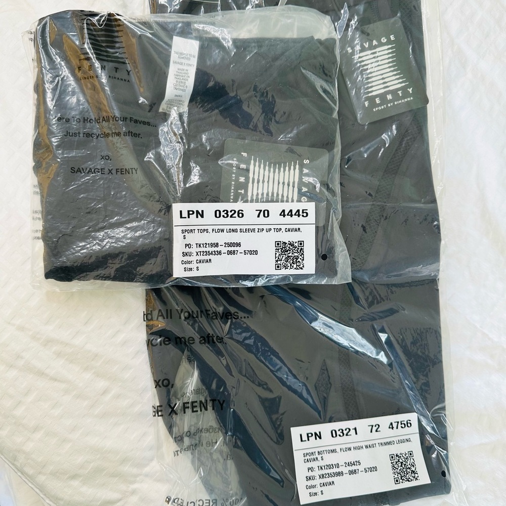 Savage X Fenty Black Caviar Flow High-Waist Trimmed Legging & Zip-Up Crop Jacket - Picture 16 of 16